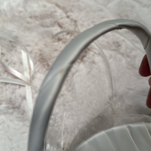 Bridal baskets in ivory satin with pearls and bows - Picture 8 of 11